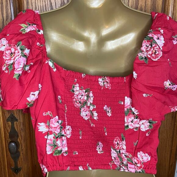 Band of Gypsies NWT Crop Top in Red Floral With Puckered Back Size Small - Picture 3 of 5